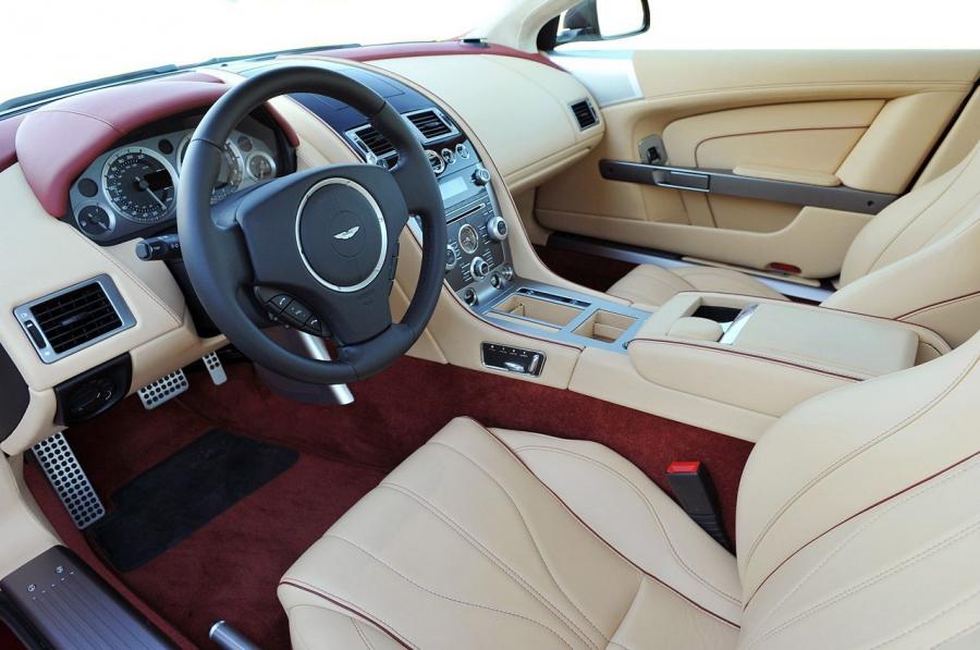 Интерьер Aston Martin DB9 2013 года  (NA) (фото 35 из 60)
